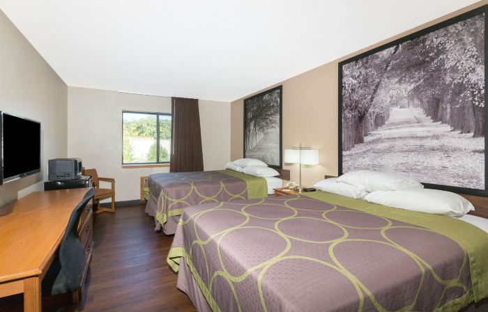 Super 8 by Wyndham Radcliff Ft. Knox Area