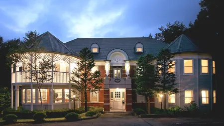 Baraburo No Yado Petit Hotel Vansankan Отели рядом с достопримечательностью «Fujishiro Seiji Museum»