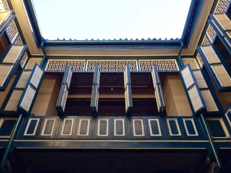 RedDoorz Plus @ Centrium Katamso Medan Отели рядом с достопримечательностью «Maimoon Palace»