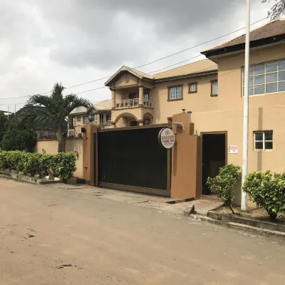Golden Home Inn Hotel & Suites Hotels near Ile-epo everyday market