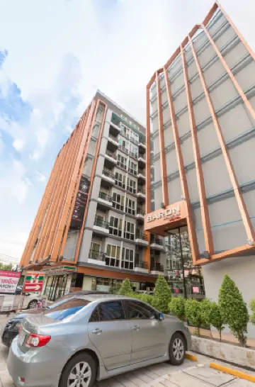Baron Residence Bangkok Отели рядом с достопримечательностью «Банг Капи Торговый центр»