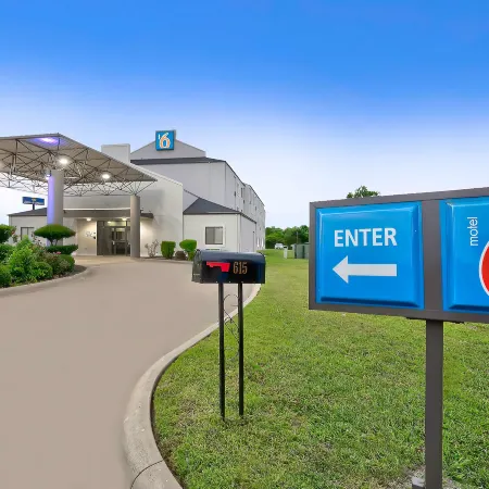 Motel 6 Denison, TX