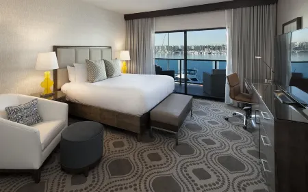 Marina del Rey Hotel Отели рядом с достопримечательностью «Университет Лойола Мэримаунт»