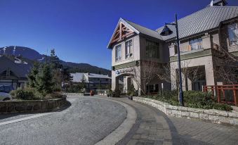 Whistler Peak Lodge