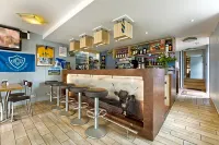 Logis Hotel de La Poste Các khách sạn ở Merlines