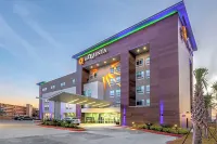 La Quinta Inn & Suites by Wyndham Galveston West Seawall Các khách sạn gần Moody Gardens