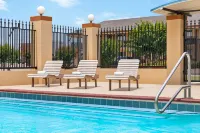 Days Inn by Wyndham Paris - Rooftop Pools