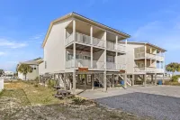 Pirate's Hideaway Hotels near Walmart Supercenter