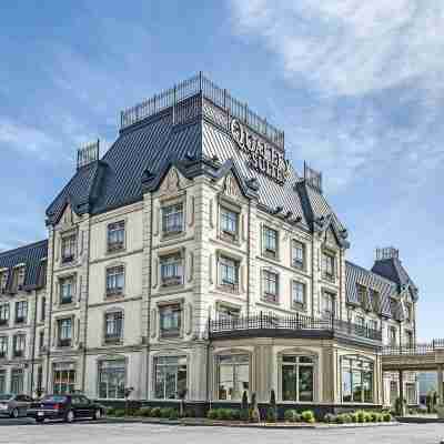 Quality Suites Hotel Exterior