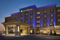 Holiday Inn Express & Suites Vaughan-Southwest Hotel berhampiran Splash Works