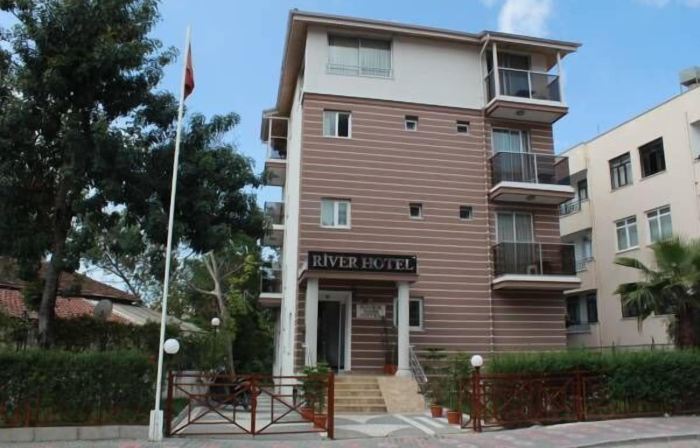 River Hotel
