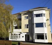 Beachside Home - Sleeps 5 Garden Parking & Pets
