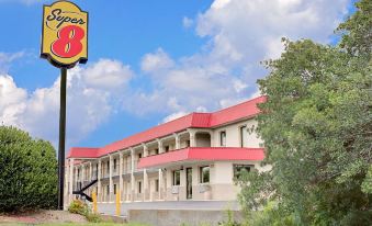 Super 8 by Wyndham Laurel