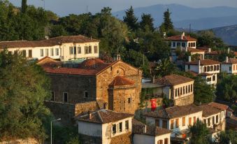 Terrace Houses Sirince - Fig, Olive Clockmakers and Grapevine