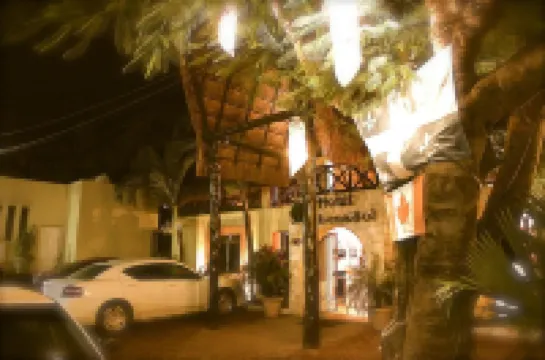 盧納索爾酒店 鄰近playacar的酒店