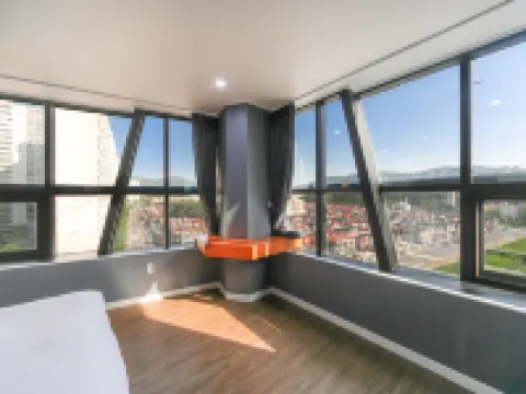 ชางวอน ซังนัม-ดง โฮเทล เดอะ เวย์ โรงแรมในชางวอน