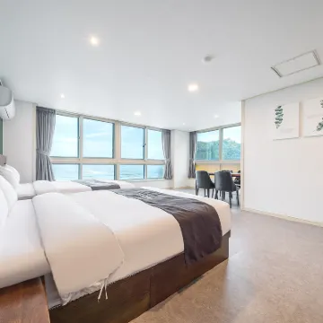 Sok-Cho Travel Hotel Hotels near Dongmyeong Port