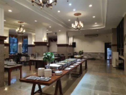 โกลเด้น ดราก้อน รีสอร์ท โรงแรมในอำเภอ บางระจัน