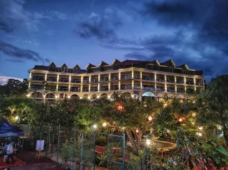 Ravine Hotel Отели в г. Панчгани