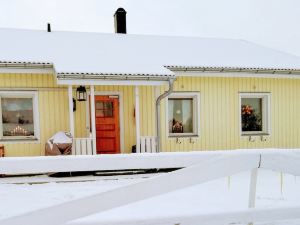 Arctic Light Holiday House