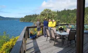 Arbutus Cove Guesthouse