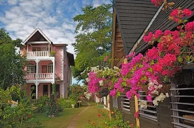 Secret Cabins at Firefly Beach