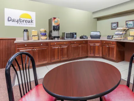 Days Inn & Suites by Wyndham Lexington