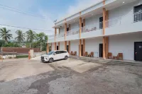 RedDoorz Syariah @ Tanggeung Hotel dekat Curug Ceret (Naringgul)