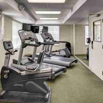 Courtyard Kansas City Country Club Plaza Fitness & Recreational Facilities