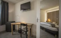 Logis Hotel des Cépages Отели в г. Арбуа