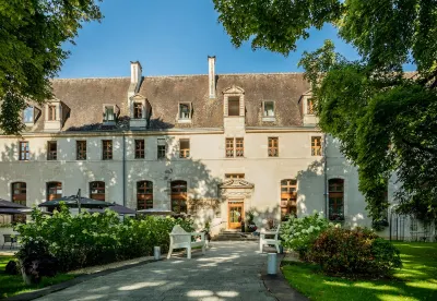 Hôtel de Bourbon - Mercure Bourges Các khách sạn gần Stade Alfred Depege