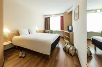 Ibis Muenchen Garching Отели рядом с достопримечательностью «Fahrschule Weimar»