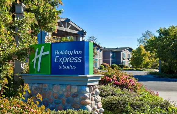 智選假日套房酒店卡賓特里拉的