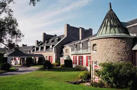 Hôtel le Manoir Baie-Comeau Отели в г. Бэ-Комо