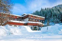 Alpenhotel Weitlanbrunn - ที่มีสระว่ายน้ำ