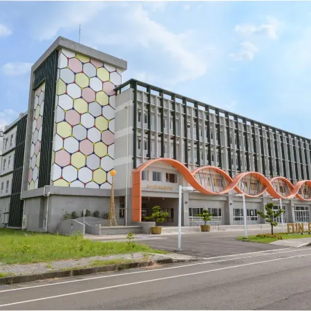 TH HOTEL Отели рядом с достопримечательностью «Академия Пиндуна»