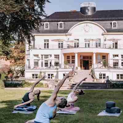 Hotel Schloss Teutschenthal Hotel Exterior