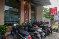 紅多茲飯店裡奇飯店-巴里巴里馬蒂羅塔西海灘 - 停車場
