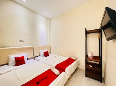 RedDoorz Syariah Near Alun Alun Sidoarjo Hotels in Sidoarjo