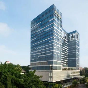 Shangri-La Bengaluru Hotels near Palace Grounds