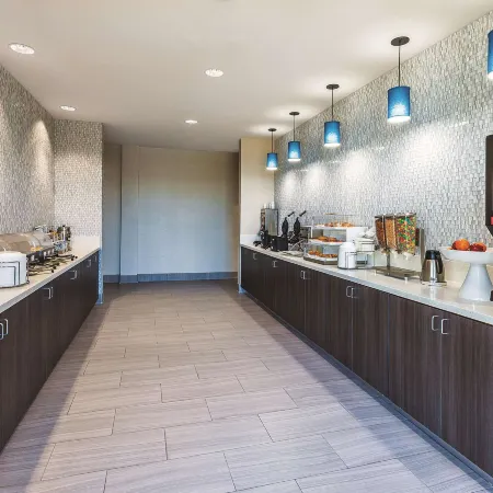 La Quinta Inn & Suites by Wyndham Terre Haute