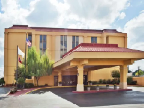 La Quinta Inn & Suites by Wyndham Memphis Airport Graceland メンフィスのホテル