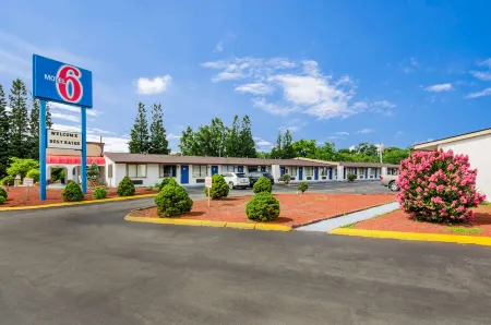 Motel 6 Salem, VA Отели рядом с достопримечательностью «Парк Риверсайд»