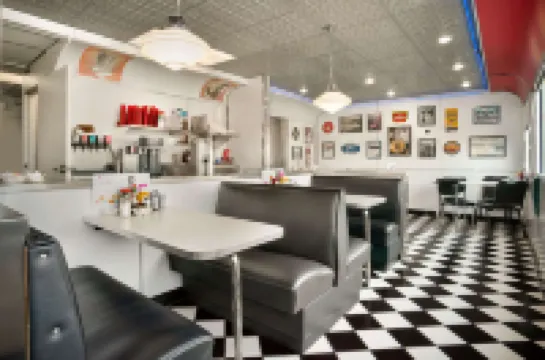 แทรเวิลลอดจ์ บายวินด์แฮม ไชแอนน์