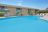 Days Inn by Wyndham Charlotte/Woodlawn Near Carowinds - balcony