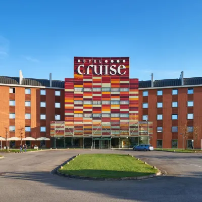 Hotel Cruise Hotels near Broletto