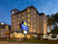 Days Inn by Wyndham Niagara Falls Centre St. by the Falls Hotels near Rainbow Bridge