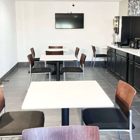 Super 8 by Wyndham Peoria