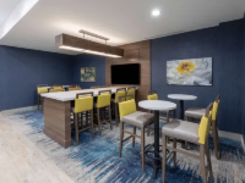 La Quinta Inn & Suites by Wyndham Round Rock Near Kalahari Hotels in Round Rock