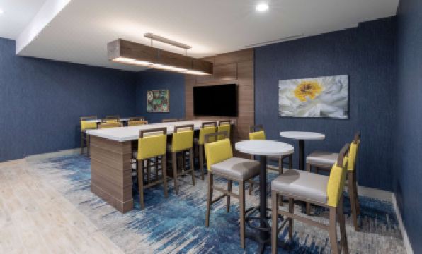 La Quinta Inn & Suites by Wyndham Round Rock Near Kalahari